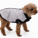 Campera impermeable con polar y accesorio para correa